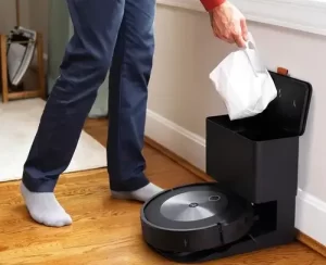 j7+ Photo Lifestyle Dirt Disposal Bag 